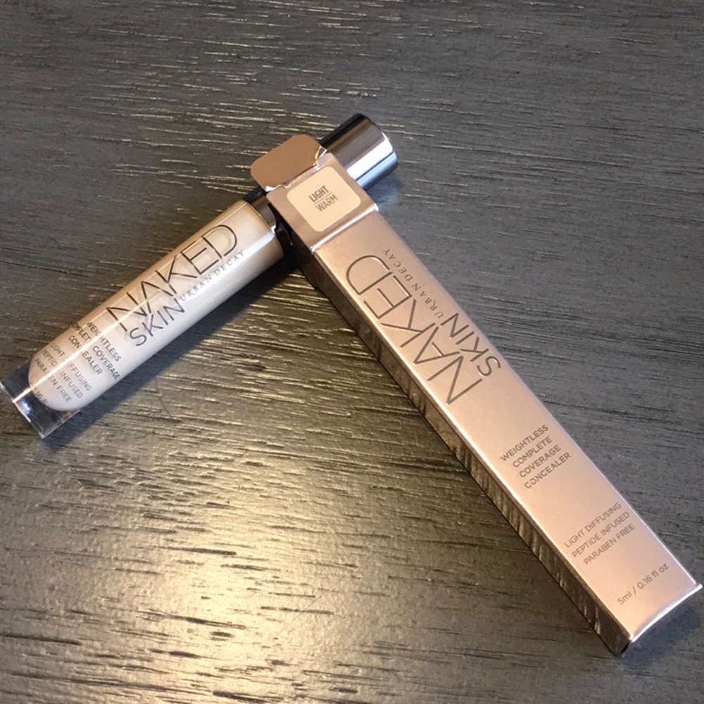 UD Weightless Complete Coverage Concealer